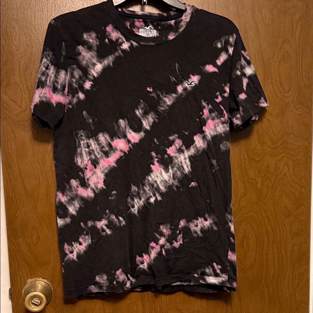 Hollister Black Tie-Dye Short Sleeve Crew Tee with Pink and White Accents Size M